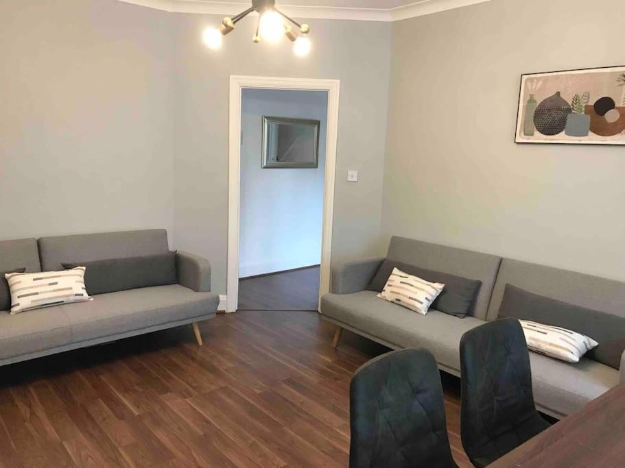 Spacious Kosher Flat In Golders * Londra